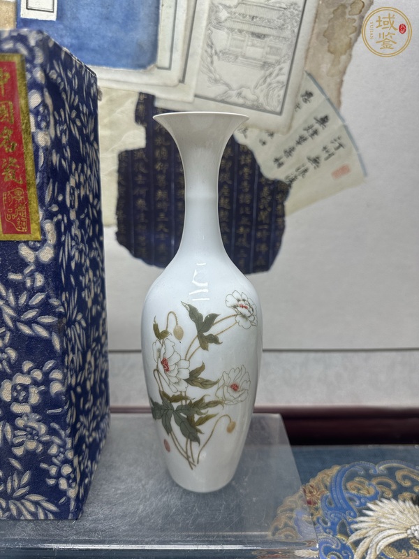 古玩陶瓷花卉紋撇口瓶真品鑒賞圖