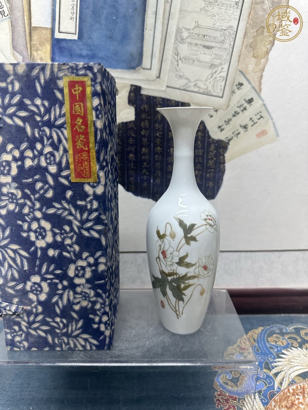 古玩陶瓷花卉紋撇口瓶真品鑒賞圖