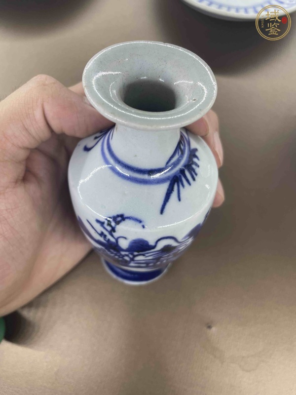 古玩陶瓷青花山水紋小瓶真品鑒賞圖