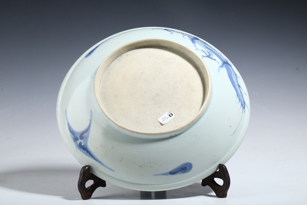 古玩陶瓷清·青花過墻龍紋大盤拍賣,當前價格7500元