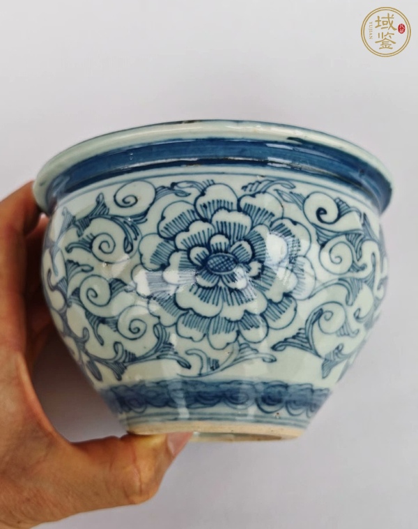 古玩陶瓷青花花卉紋卷缸真品鑒賞圖