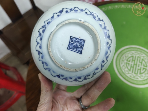 古玩陶瓷青花留白花卉紋茶碗真品鑒賞圖