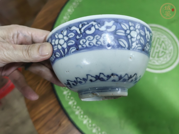 古玩陶瓷青花留白花卉紋茶碗真品鑒賞圖