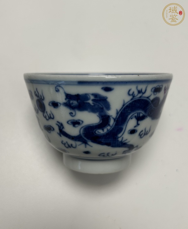 古玩陶瓷龍紋青花杯真品鑒賞圖