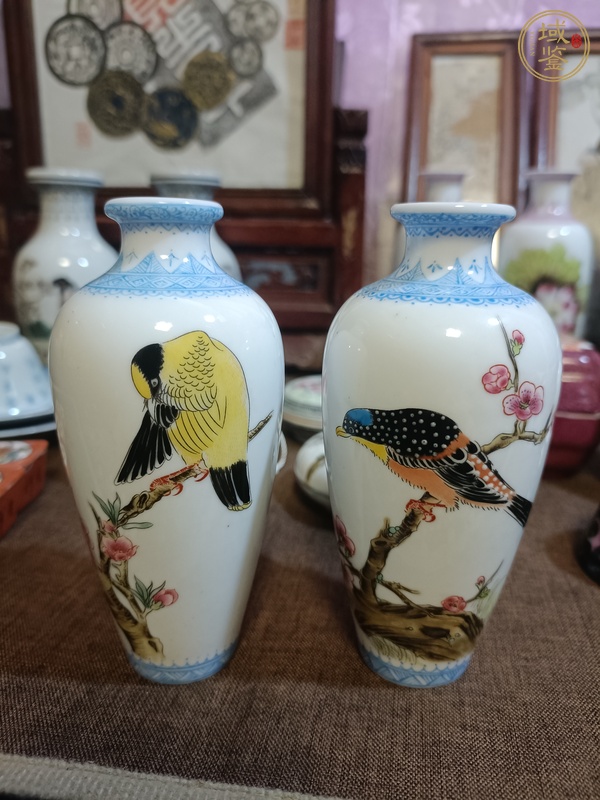 古玩陶瓷花鳥紋瓶真品鑒賞圖