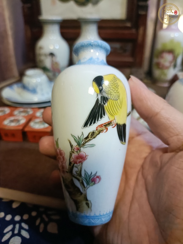 古玩陶瓷花鳥紋瓶真品鑒賞圖