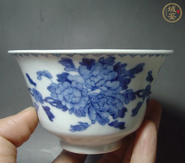 古玩陶瓷清光緒青花花卉紋茶圓真品鑒賞圖