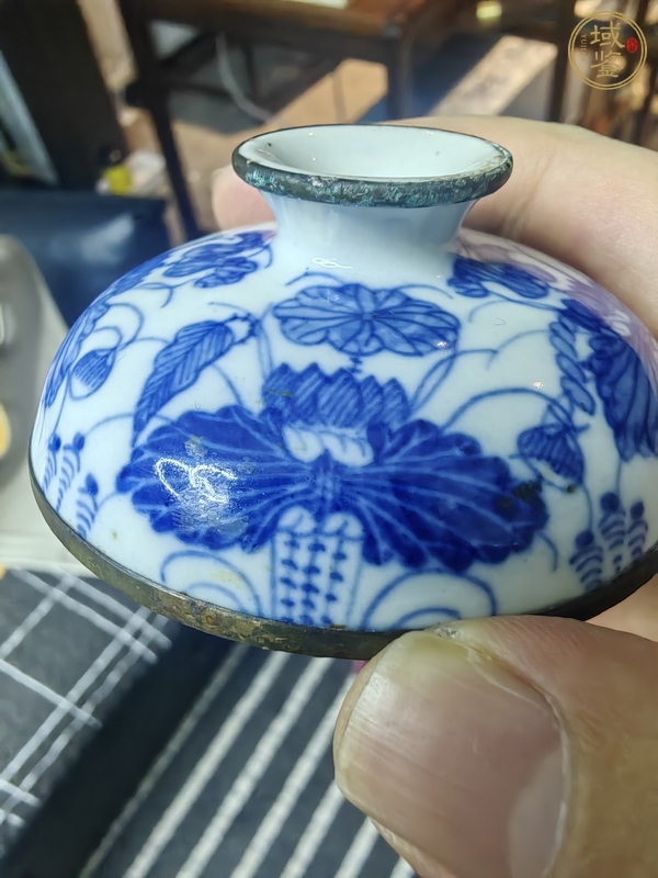 古玩陶瓷青花荷花紋蓋罐真品鑒賞圖