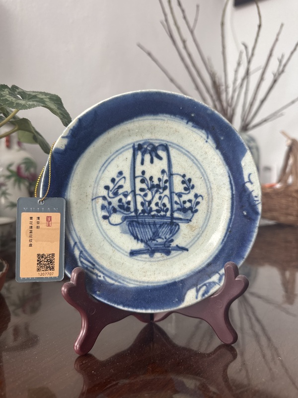 古玩陶瓷康熙細路青花提籃花紋盤拍賣,當前價格0元