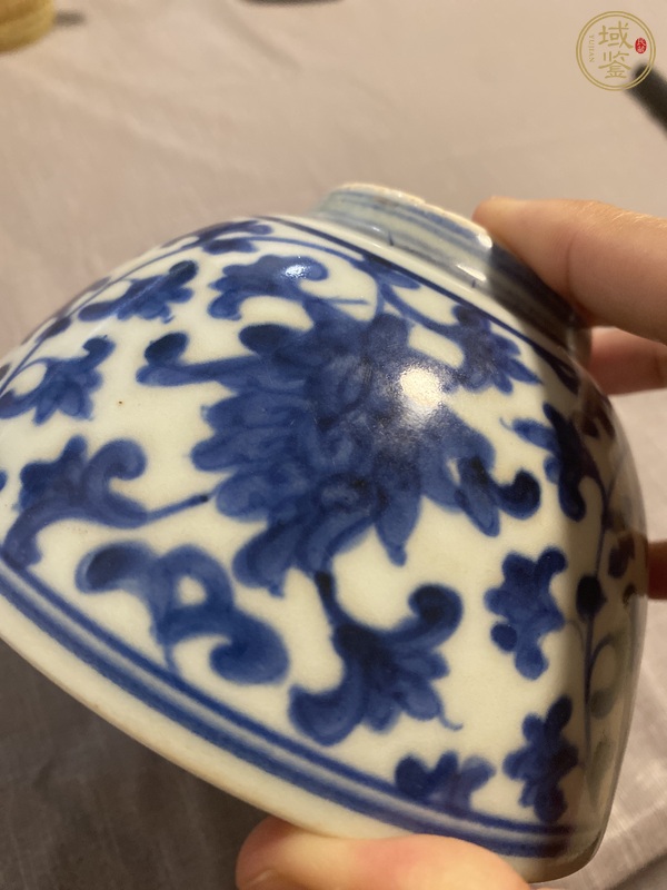 古玩陶瓷明末青花纏枝蓮紋碗真品鑒賞圖