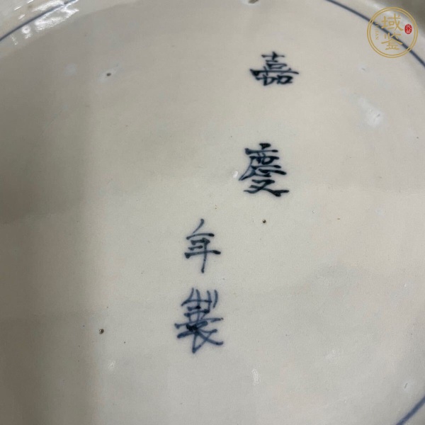 古玩陶瓷花卉紋青花盤真品鑒賞圖