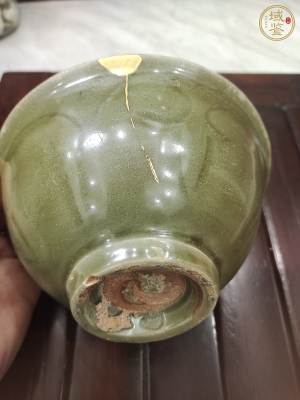 古玩陶瓷龍泉青瓷刻花碗真品鑒賞圖