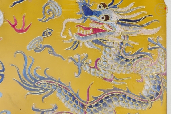 古玩雜項(xiàng)龍紋繡片真品鑒賞圖