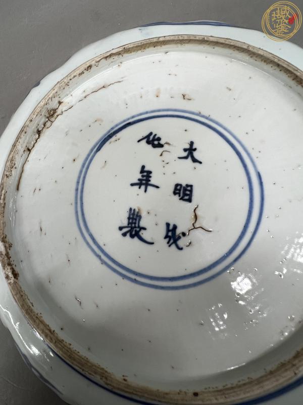 古玩陶瓷青花蝶戀花紋花口盤真品鑒賞圖