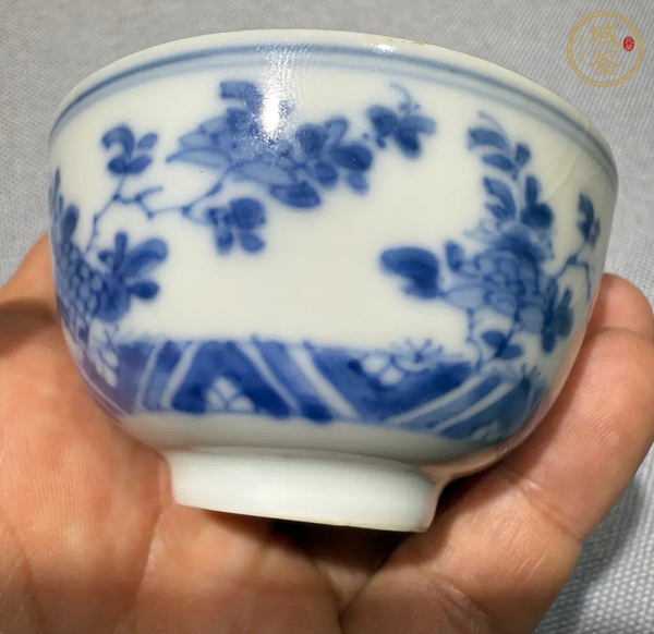 古玩陶瓷青花花卉紋茶杯，疑似復(fù)窯真品鑒賞圖