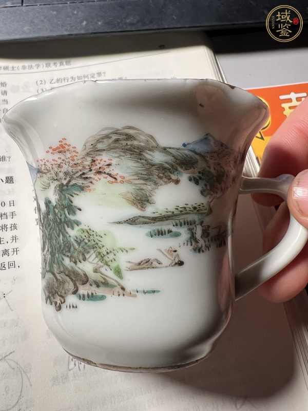 古玩陶瓷山水紋執(zhí)杯真品鑒賞圖