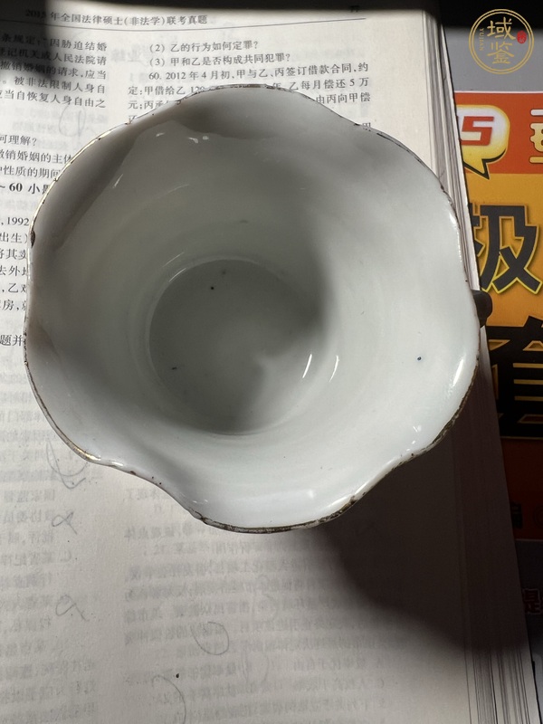 古玩陶瓷山水紋執(zhí)杯真品鑒賞圖