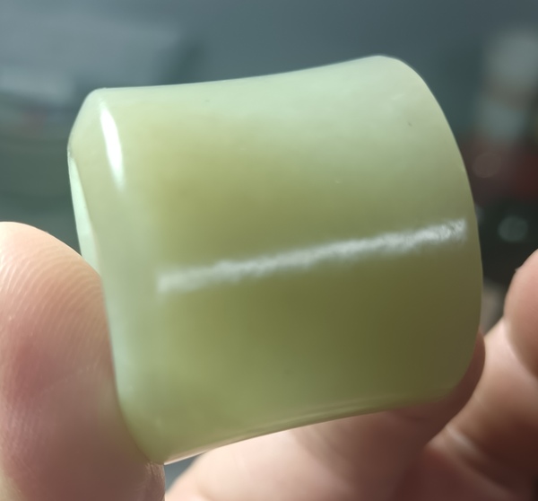 古玩轉(zhuǎn)賣清代和田玉雕“素紋扳指”拍賣，當(dāng)前價格128元