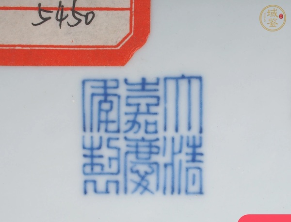 古玩陶瓷憑圖看不開門，嘉慶風(fēng)格斗彩壽字花卉盤真品鑒賞圖