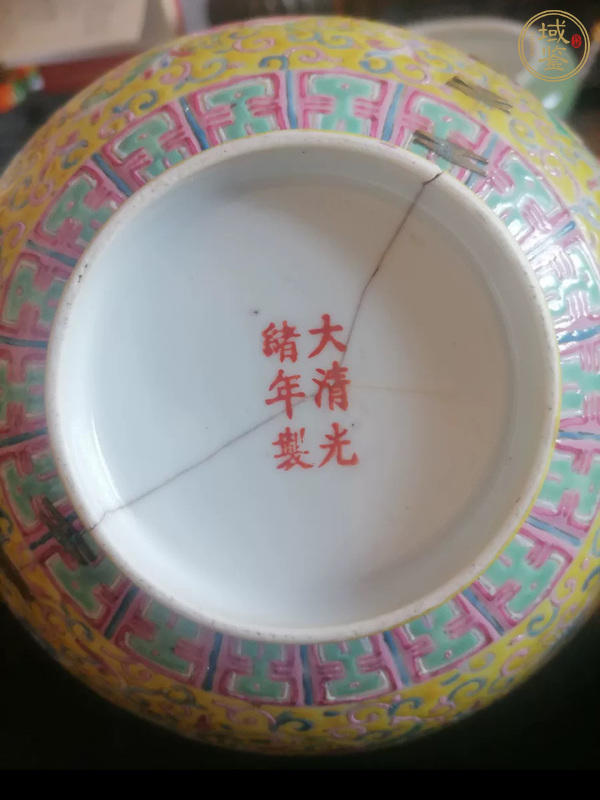 古玩陶瓷粉彩纏枝花卉紋茶碗真品鑒賞圖