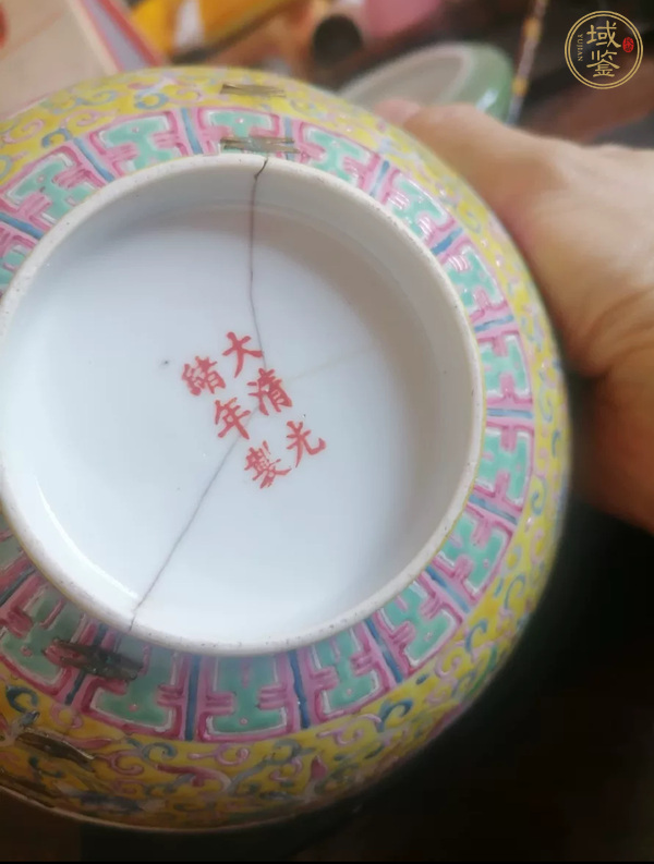 古玩陶瓷粉彩纏枝花卉紋茶碗真品鑒賞圖