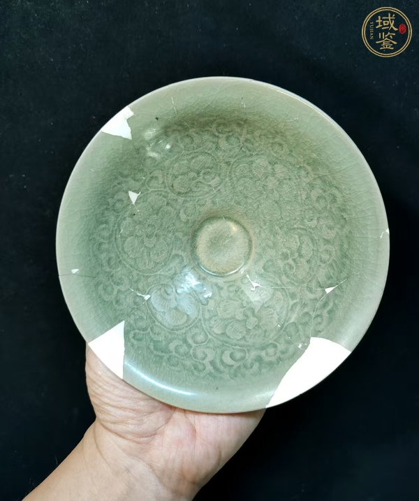 古玩陶瓷耀州窯青釉印纏枝花卉紋茶盞真品鑒賞圖