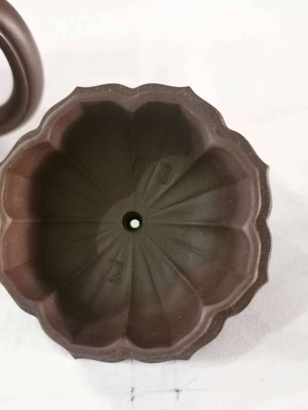 古玩雜項菱花壺拍賣,當前價格1380元