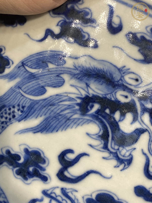 古玩陶瓷龍紋青花三足筒式香爐真品鑒賞圖