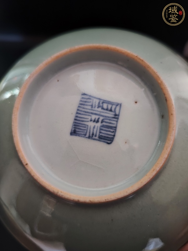 古玩陶瓷豆青釉茶碗真品鑒賞圖