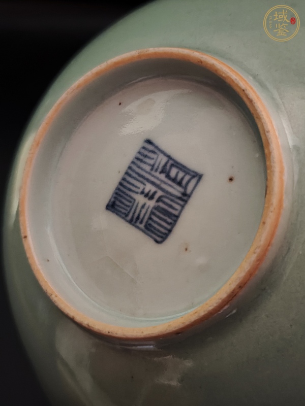 古玩陶瓷豆青釉茶碗真品鑒賞圖