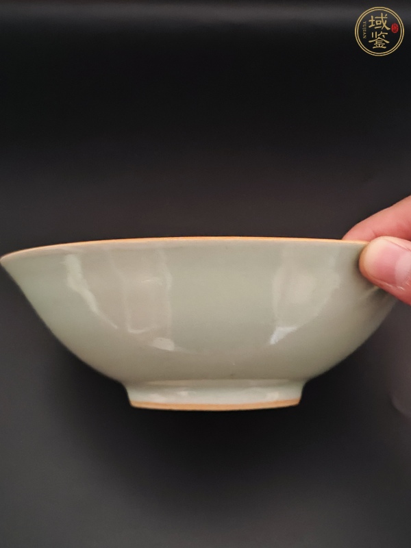 古玩陶瓷豆青釉茶碗真品鑒賞圖