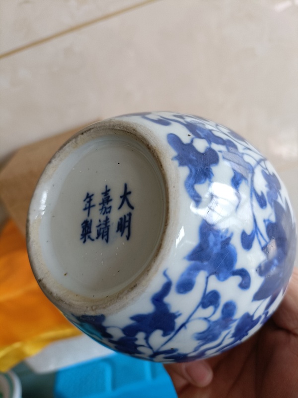 古玩轉(zhuǎn)賣精品大明嘉靖年制款青花纏枝花卉紋罐拍賣，當(dāng)前價(jià)格1500元