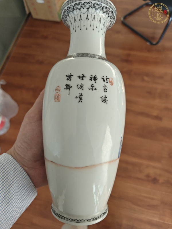 古玩陶瓷人物紋粉彩瓶真品鑒賞圖