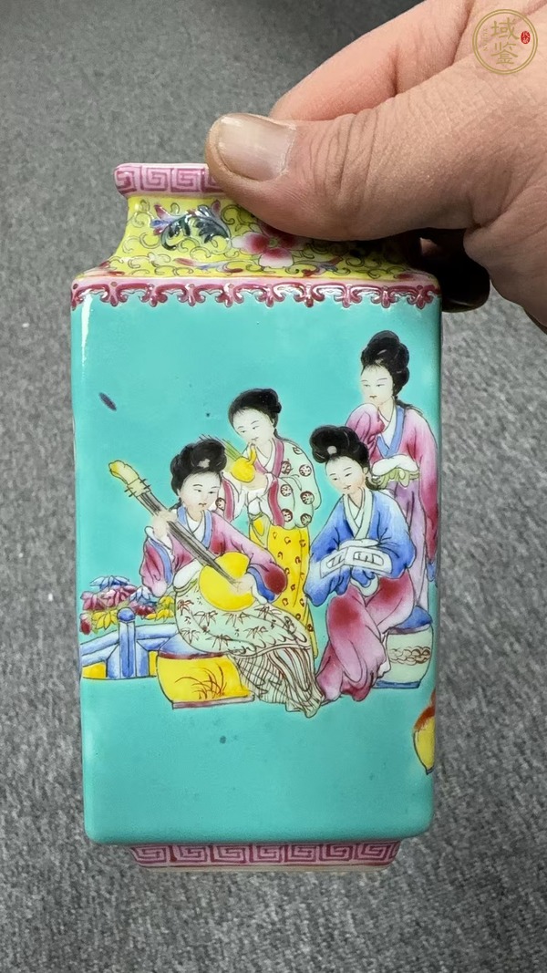 古玩陶瓷人物紋粉彩菱型筆筒真品鑒賞圖