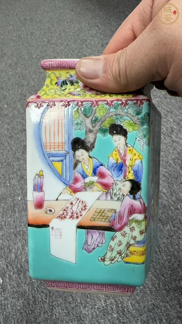 古玩陶瓷人物紋粉彩菱型筆筒真品鑒賞圖