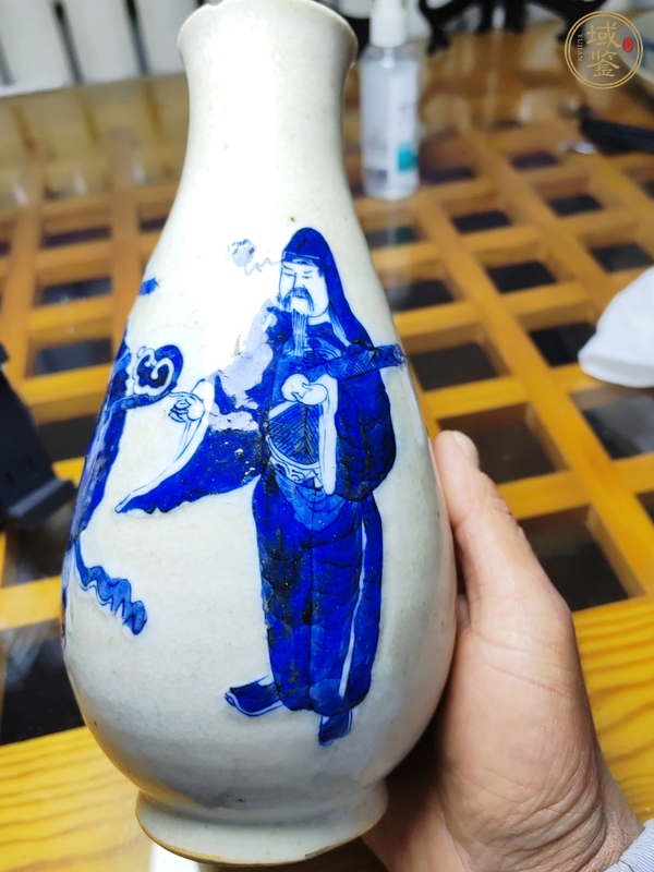 古玩陶瓷哥釉地青花瓶真品鑒賞圖