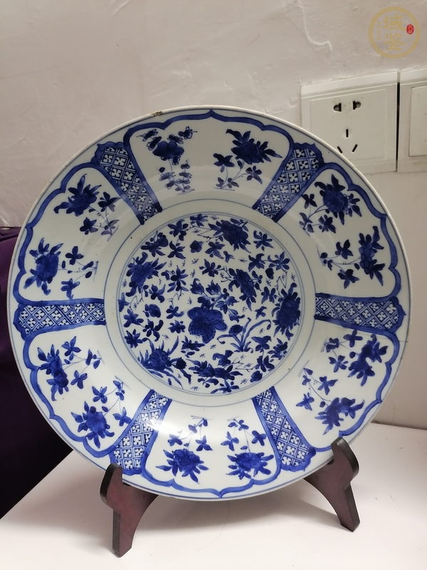 古玩陶瓷青花花卉紋大盤真品鑒賞圖