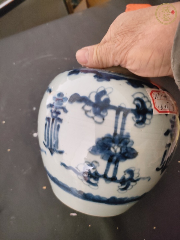 古玩陶瓷花間壽字紋青花罐真品鑒賞圖