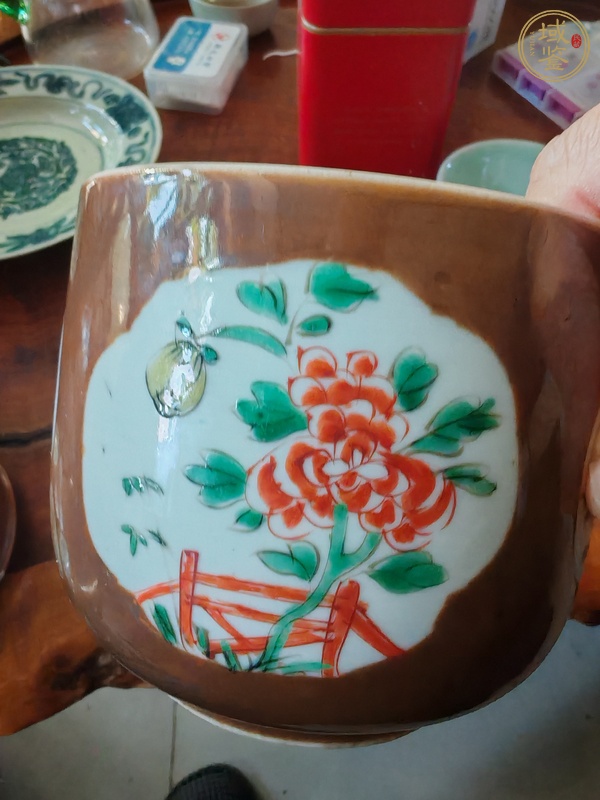 古玩陶瓷紫金釉開光五彩花卉紋蓋缸真品鑒賞圖