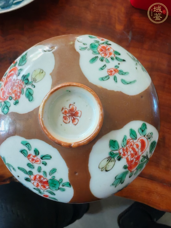 古玩陶瓷紫金釉開光五彩花卉紋蓋缸真品鑒賞圖