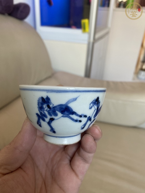 古玩陶瓷馬紋青花杯真品鑒賞圖