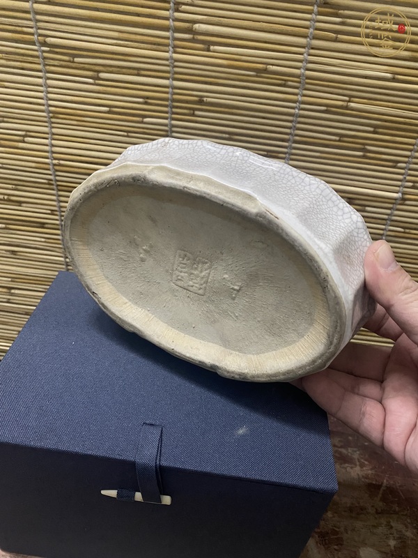 古玩陶瓷哥釉水仙盆真品鑒賞圖