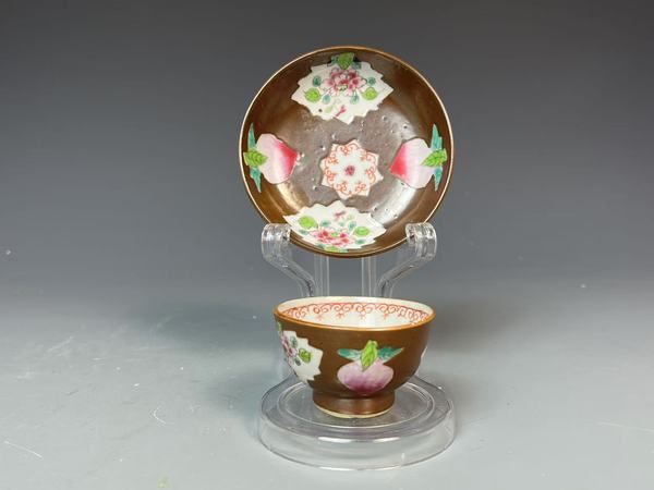 古玩陶瓷雍乾紫金釉粉彩花卉杯碟拍賣，當(dāng)前價格2500元