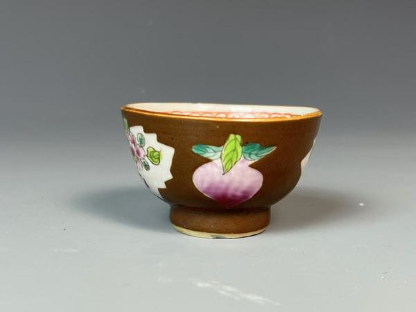 古玩陶瓷雍乾紫金釉粉彩花卉杯碟拍賣，當(dāng)前價格2500元