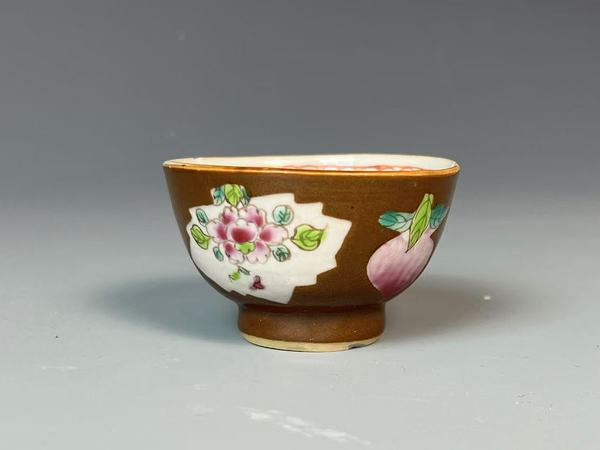 古玩陶瓷雍乾紫金釉粉彩花卉杯碟拍賣，當(dāng)前價格2500元