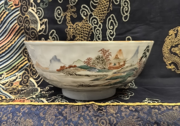 古玩陶瓷雍正粉彩山水人物紋墩式大碗(口徑23.8厘米)拍賣,當前價格8888元