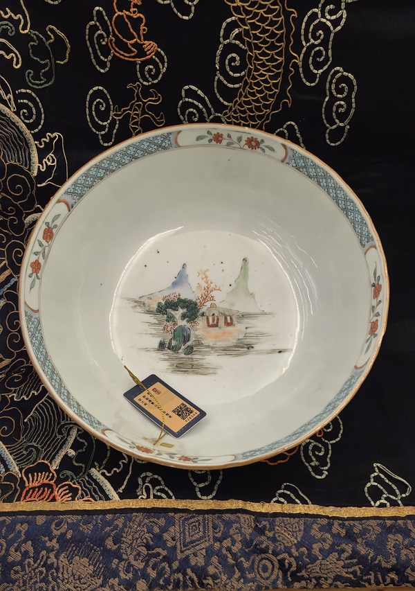 古玩陶瓷雍正粉彩山水人物紋墩式大碗(口徑23.8厘米)拍賣,當前價格8888元