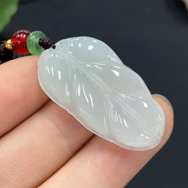 古玩玉器71天然翡翠葉型掛墜拍賣,當前價格270元