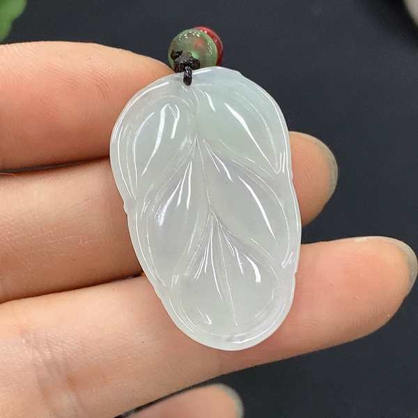 古玩玉器71天然翡翠葉型掛墜拍賣,當前價格270元