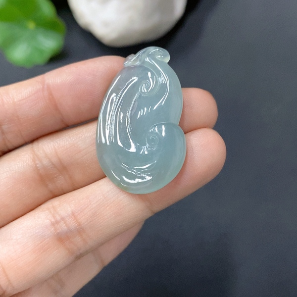 古玩玉器78天然翡翠如意題材掛墜拍賣,當前價格270元
